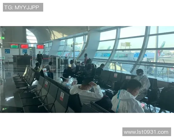 足球明星背后的故事漫画记者独家采访揭示他们的真实生活与梦想